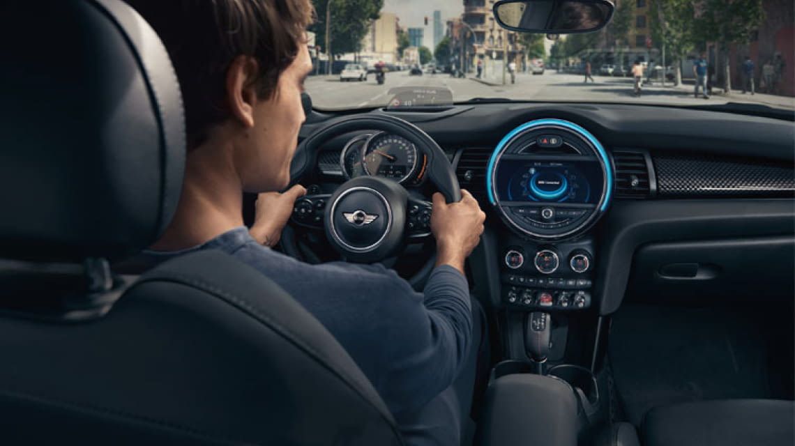 Amazon Alexa im Auto: Nachrüsten oder Alexa Auto kaufen?