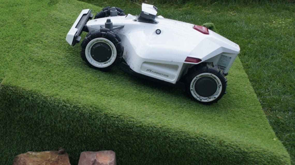 Mähroboter für unebenes Gelände & Hanglage im Test 2024