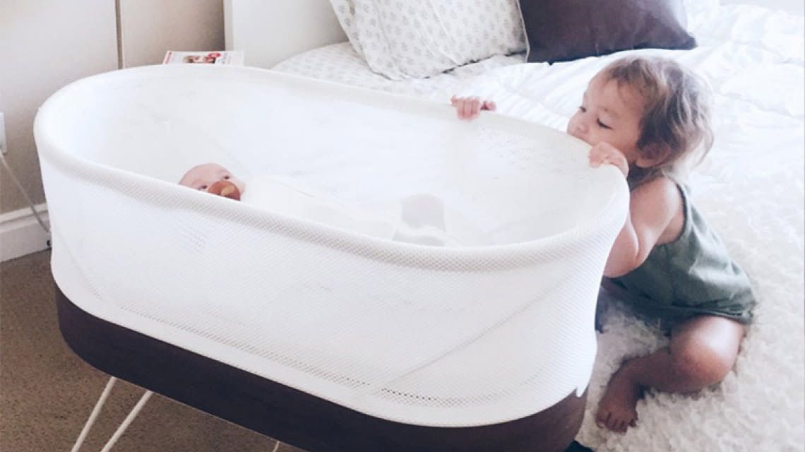 Das smarte Bett SNOO wiegt Babys automatisch in den Schlaf