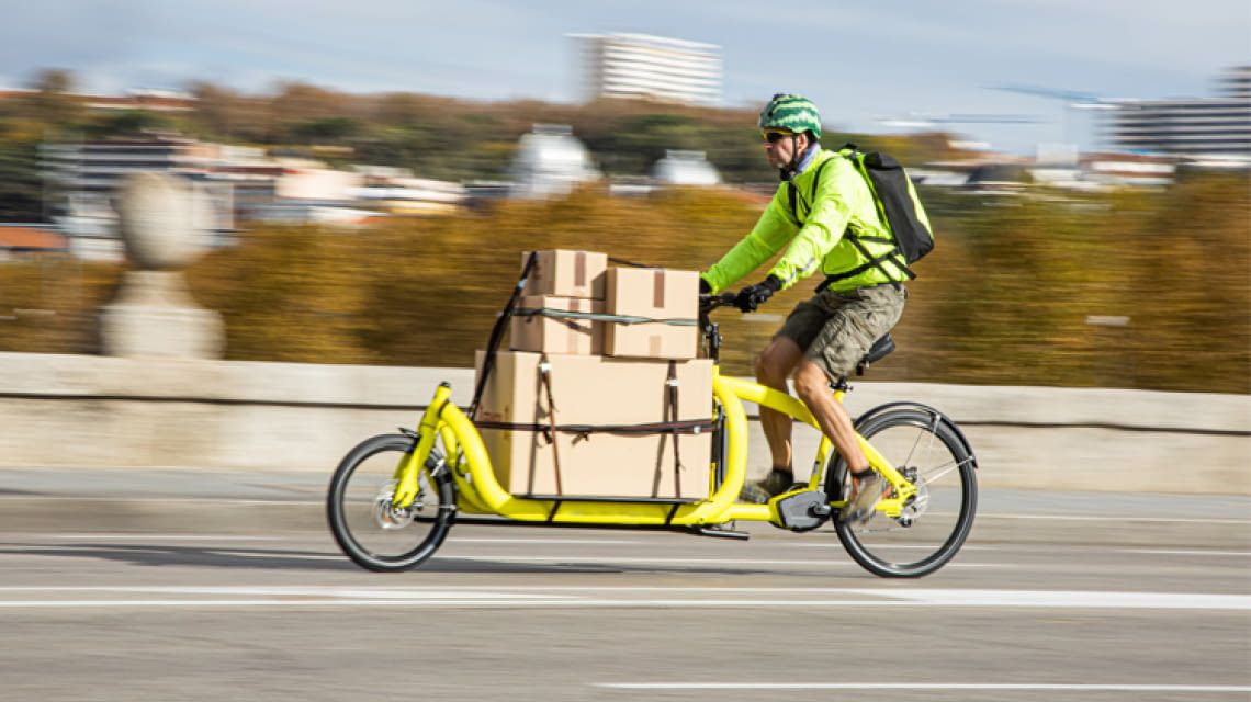 fahrrad mit hänger und waschmaschine lustig