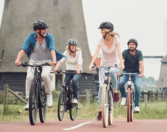 Trekking E-Bikes ermöglichen größere Radtouren, ohne erschöpft am Ziel anzukommen