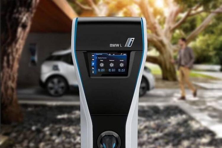 Das LOXONE E-MOBILITY STARTER KIT - BMW i Wallbox