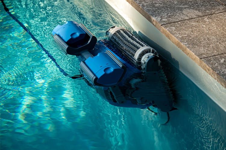 Wir helfen dabei den richtigen Poolroboter zur perfekten Wand- und Bodenreinigung zu finden