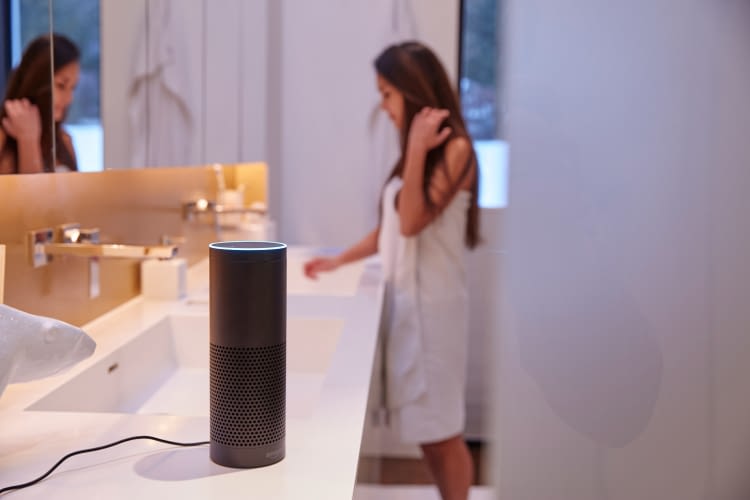 Pressefoto home&smart homeandsmart Badezimmer Amazon Echo
