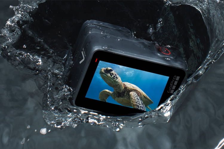 Questa action cam è particolarmente robusta e impermeabile fino a 10 metri.