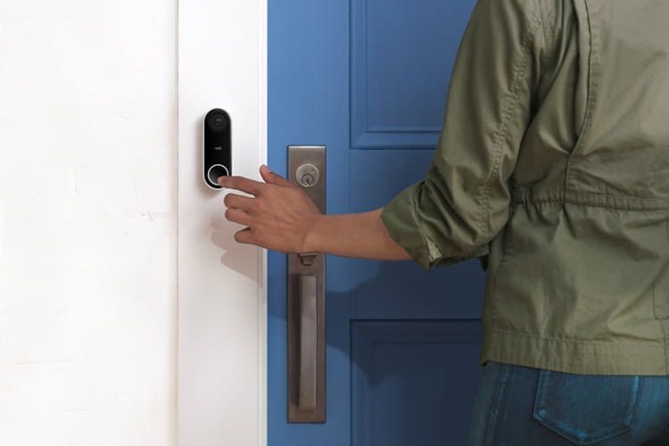 Eine intelligente WLAN-Türklingel kann Familienmitglieder automatisch erkennen
