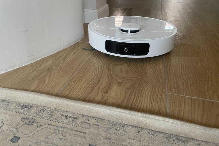 Dank der hohen Saugkraft sorgt der E40 Ultra für gute Saugergebnisse auf Teppich und Hartböden