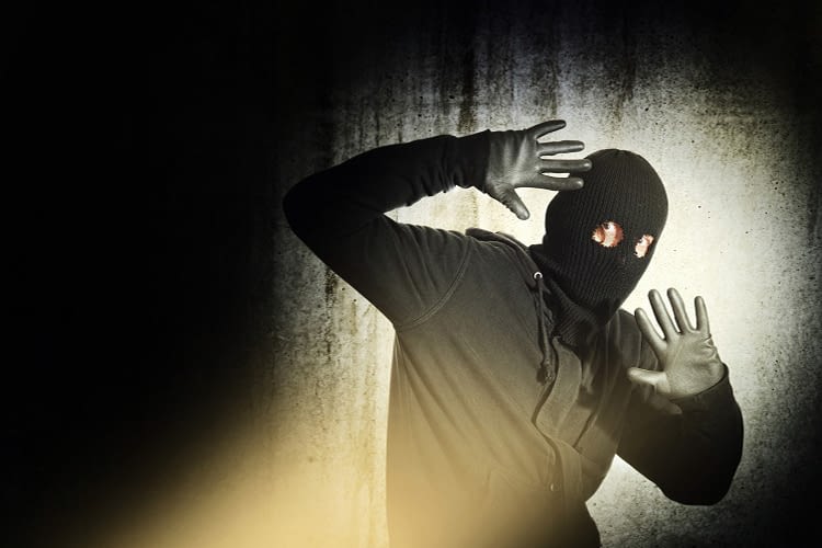 Smarte Sensoren verjagen Einbrecher, bevor sie das Haus betreten