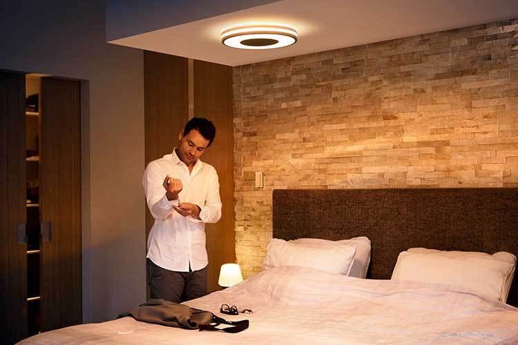 Das Philips White Ambiance sorgt im Schlafzimmer für die richtige Lichtstimmung