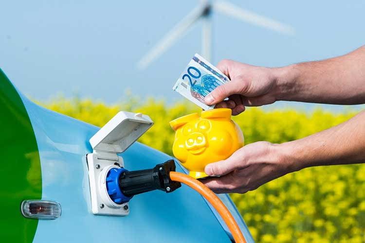 Besitzer von Elektroautos in Deutschland profitieren von der Umweltprämie und anderen Förderungen.