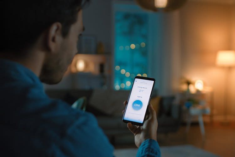 Die E14 Philips Hue Lampen sind eine gute Einstiegsmöglichkeit für eine intelligente Lichtsteuerung im Smart Home