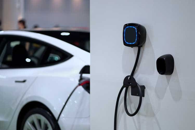 Vi spieghiamo cosa dovrebbero considerare gli interessati quando scelgono una tariffa per l'elettricità dell'auto