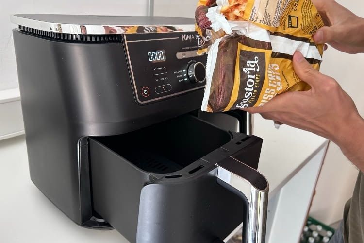 Unser ersten Test der Ninja Dual Zone erfolgte natürlich mit einem Sack Pommes