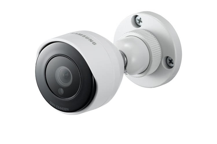 Die Samsung SmartCam SNH-E6440BN ist auch für den Außenbereich