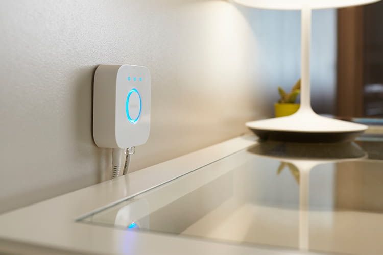 Die Philips Hue Bridge dient als Schaltzentrale für bis zu 50 kompatible Lampen
