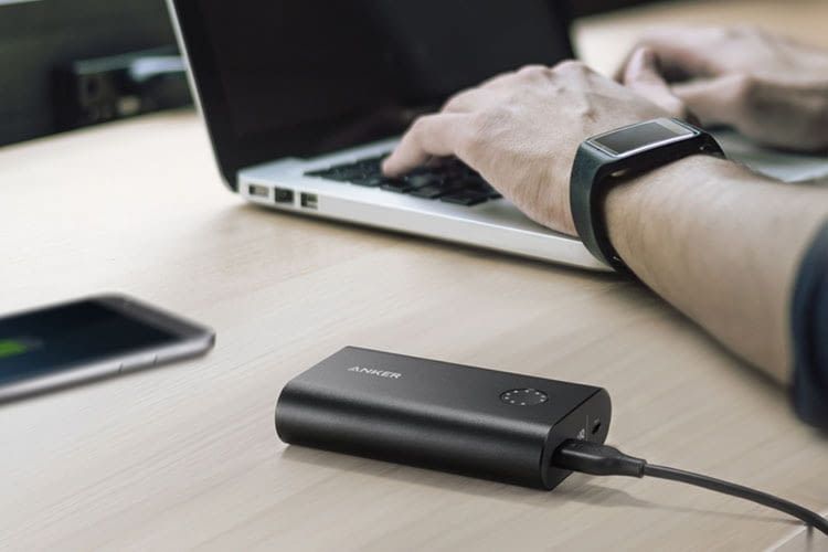 Anker PowerCore+ 10050 mAh ist handlich und verfügt über einen Quick Charge-Port