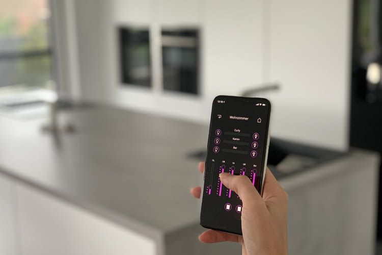 SMACTOME richtet für seine Kunden das gesamte Smart Home System ein