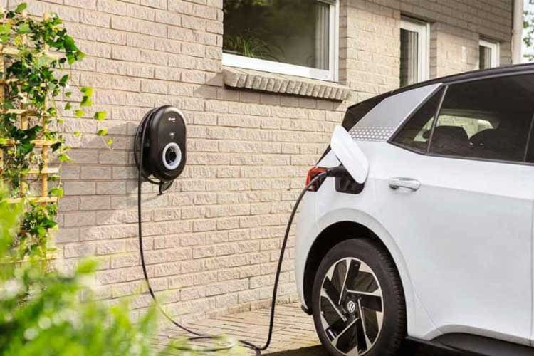 Das elektrische Fahrzeug auch zuhause aufladen zu können, bietet viel Komfort