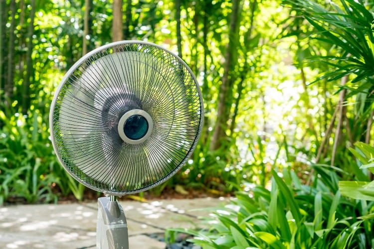 Akku Ventilatoren bieten im Sommer überall auch ohne Stromquelle angenehme Abkühlung.