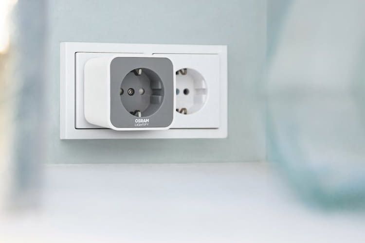 Mit einem OSRAM Smart+ Plug lassen sich viele verschiedene Geräte fernsteuern