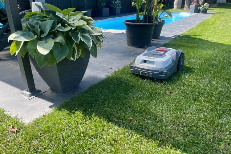 Der RoboUp T600 setzt auf Navigation per GPS. Wir verraten ob er im Test überzeugen konnte