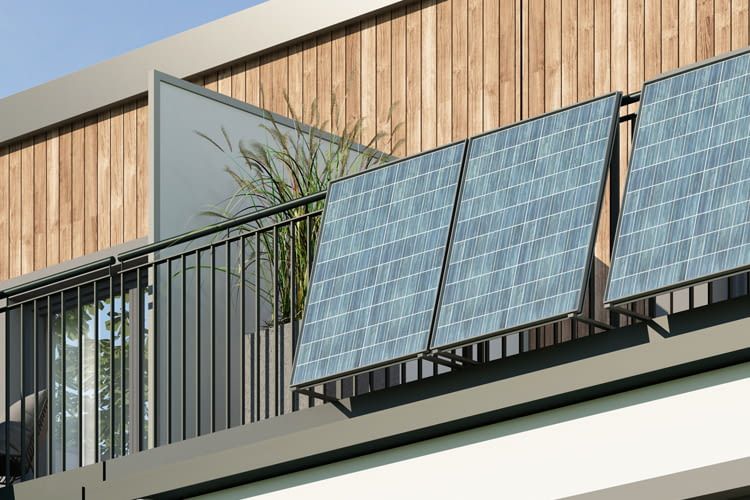 Con una centrale elettrica da balcone, si può generare elettricità anche negli spazi più piccoli