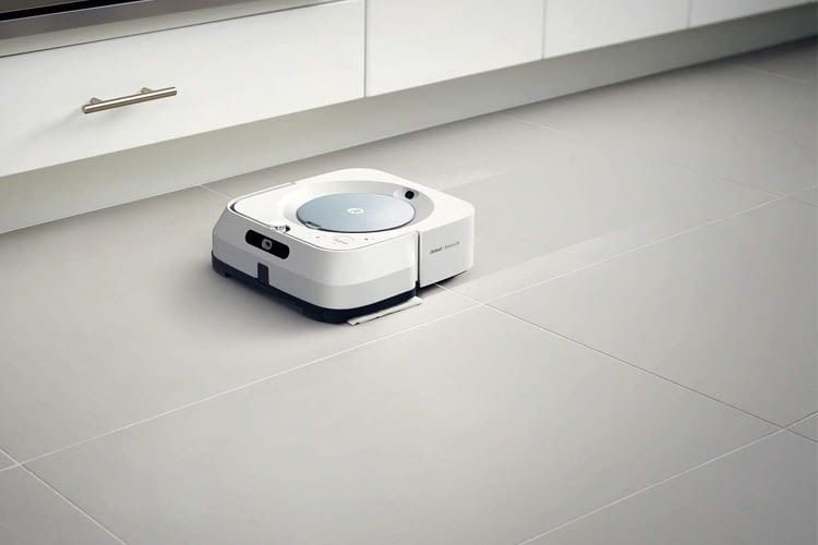 Manche Wischroboter reinigen mit Putzmitteln, andere nur mit klarem Wasser