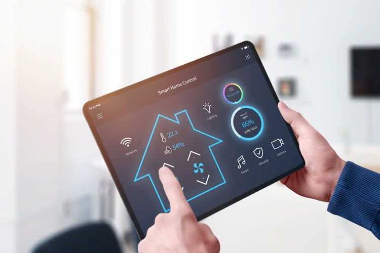 Janis Jebautzke zeigt am eigenen Beispiel wie man Smart Home Geräte am besten integriert