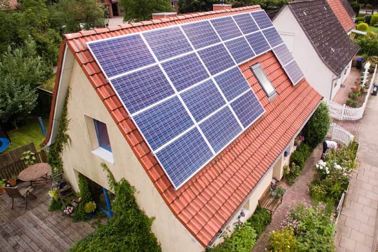 Bei DZ-4 kann jeder eine passgenaue Solaranlage für sein Eigenheim mieten
