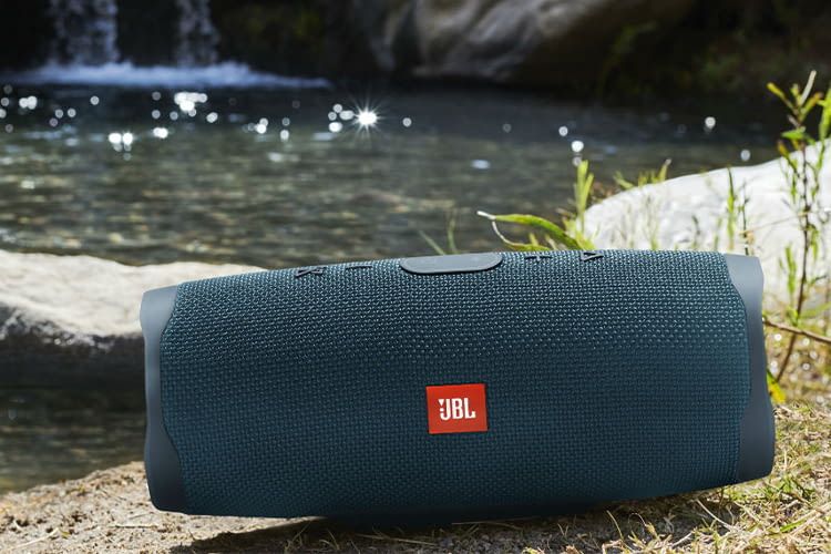 Die JBL Charger 4 Boombox ist Bluetooth-Lautsprecher und Powerbank in einem