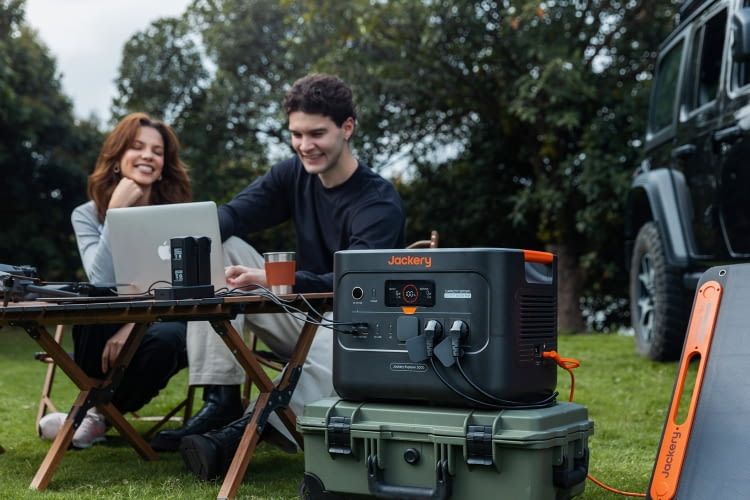 Mit dem Jackery Explorer 300 v2 sicher unterwegs