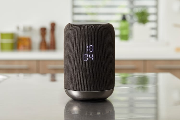 Dieser smarte Lautsprecher kommuniziert über Google Assistant