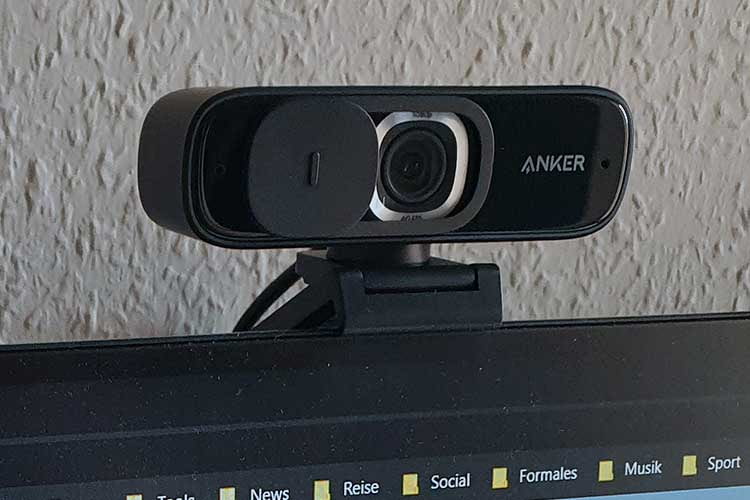 Anker PowerConf C300 Webcam mit angebrachter Objektiv-Schiebeklappe für mehr Datenschutz