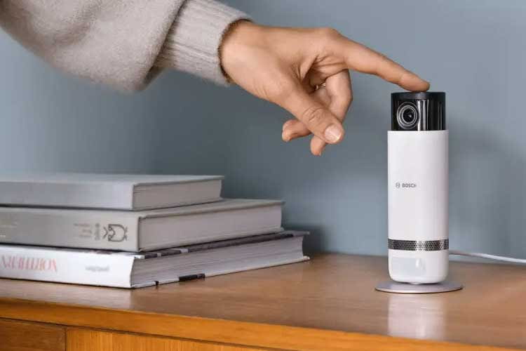 Bei tink gibt es aktuell tolle Bundles in Verbindung mit der Bosch Smart Home Eyes II Innenkamera