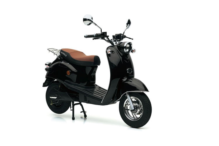 Nova Motors Elektroroller eRetro Star heißt das von ALDI Süd angebotene E-Roller Modell