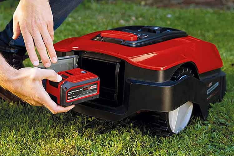 La batteria del tosaerba robot Einhell FREELEXO può essere utilizzata in altri dispositivi della piattaforma di batterie Power-X-Change.