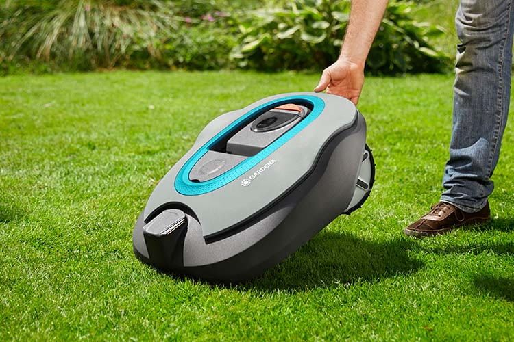 Il set smart SILENO+ GARDENA è in grado di gestire giardini fino a 1.600 metri quadrati.