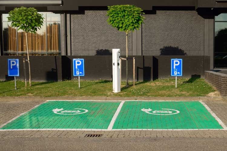 Können Gäste am Hotel ihr Fahrzeug direkt am Parkplatz aufladen, bietet das hohen Komfort