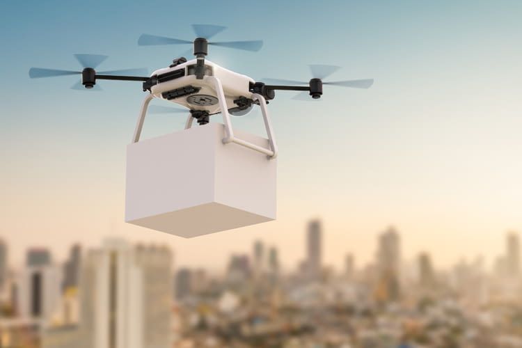 Prime Kunden erhalten ihr Paket zwar noch nicht sofort per Drohne, aber zumindest am nächsten Tag