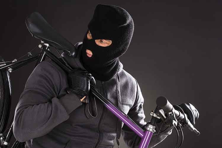 Le biciclette sono ambite dai ladri, un sistema di allarme per biciclette è una misura preventiva.