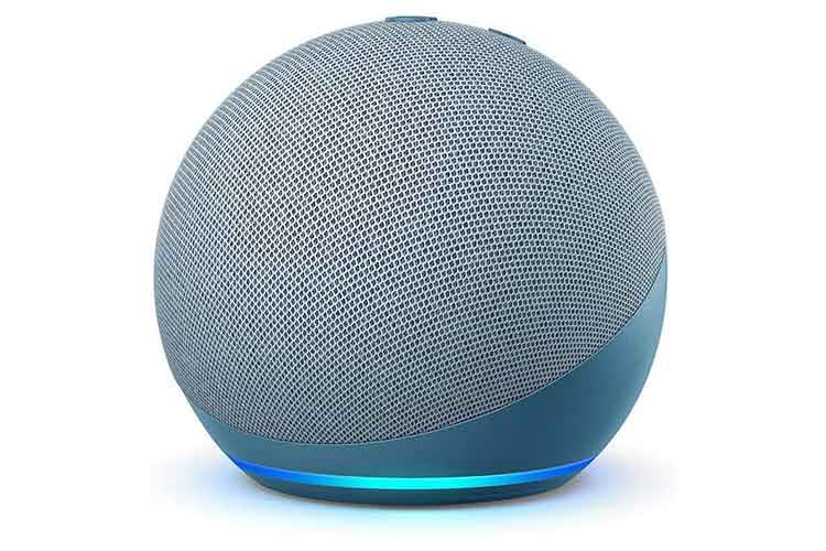 Echo Dot 4 in blau-grau präsentiert sich in Kugelform