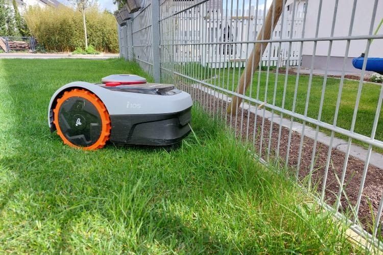 home&smart zeigt, welche Mähroboter auch die Rasenkante gut mähen können