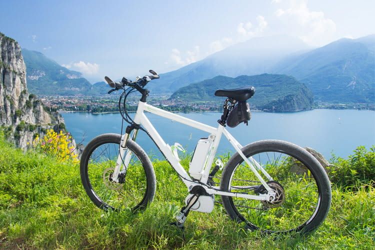 Schon mit wenigen Maßnahmen lässt sich die E-Bike Sicherheit enorm verbessern