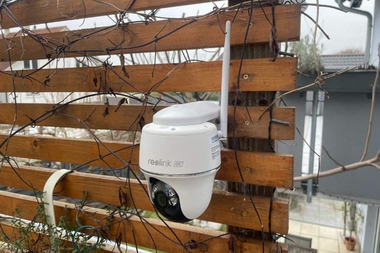 Die Reolink Argus PT Ultra kann dank solarbetrieb überall platziert werden. Wir verraten wie sie sich im Test geschalgen hat