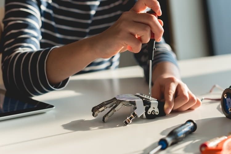 In Zukunft werden Kinder schon früh mit Robotern in Kontakt kommen