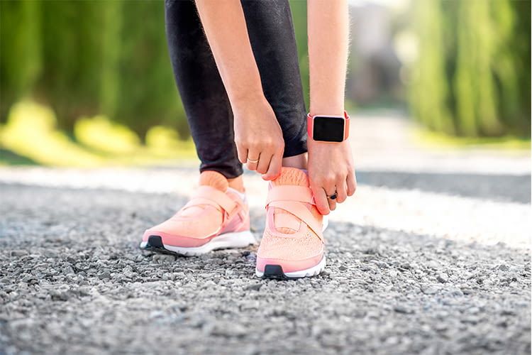Le scarpe intelligenti non sono più una visione. Oggi le scarpe possono essere collegate a dispositivi intelligenti