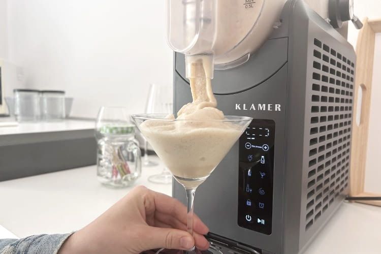 Wir durften den Klamer Slushmaker testen und verraten, wie gut er ist