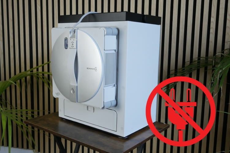 100 % Flexibilität: Fensterputzroboter mit mobiler Station brauchen keine Steckdose in der Nähe.