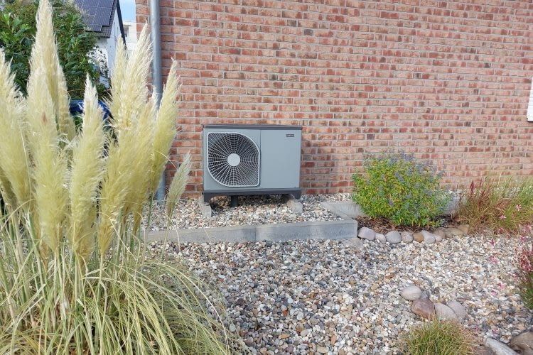 Eine Luft-Wärmepumpe kann auf langer Sicht Kosten sparen