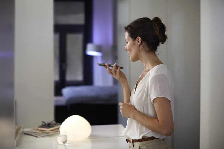 Die neue, quadratische Bridge erlaubt das Steuern von Hue-Lampen mit HomeKit